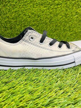 Converse Chuck Taylor All Star OX Womens Size 6 White Athletic Shoes Sneakers